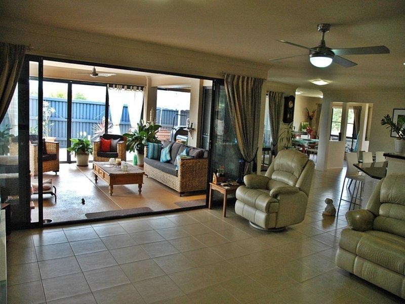14 Gloria Pde, Redland Bay QLD 4165
