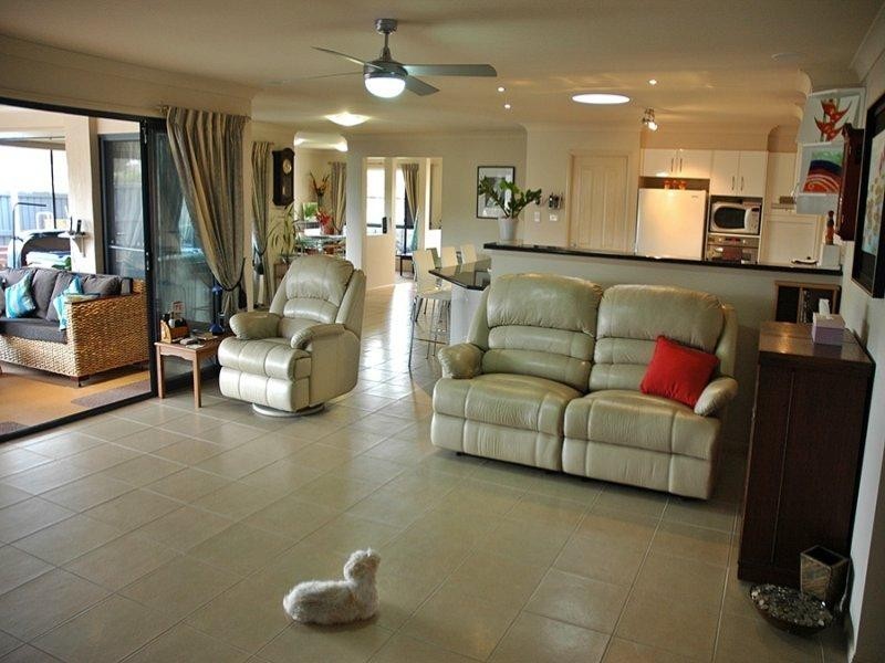 14 Gloria Pde, Redland Bay QLD 4165