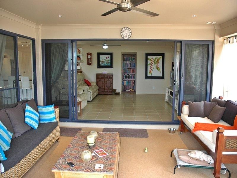 14 Gloria Pde, Redland Bay QLD 4165