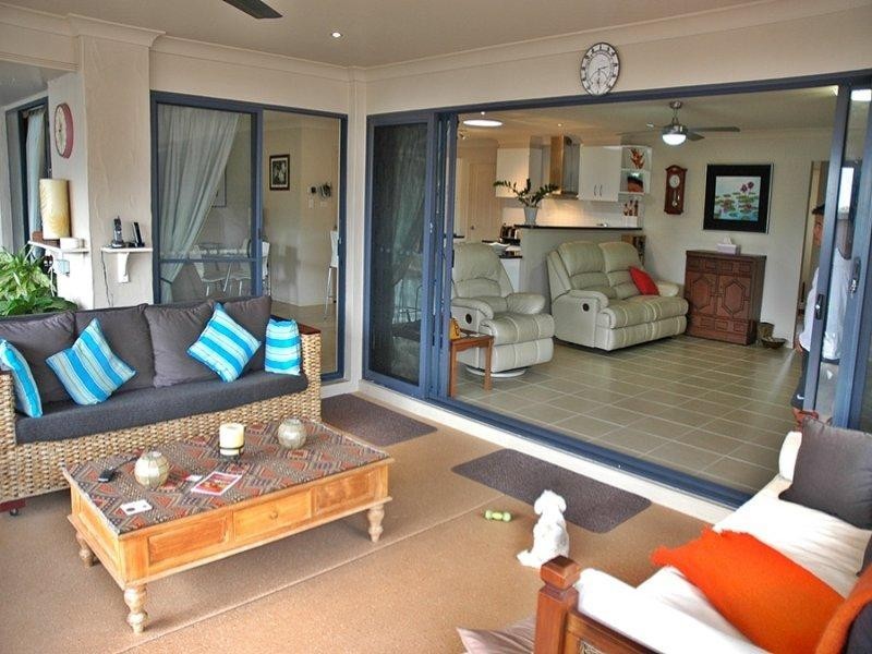 14 Gloria Pde, Redland Bay QLD 4165