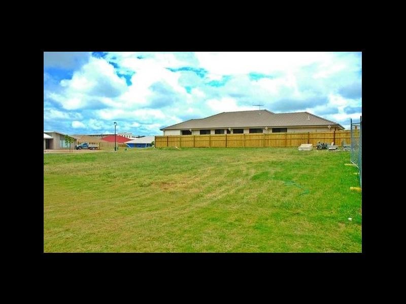 14 Magnetic Place, Redland Bay QLD 4165