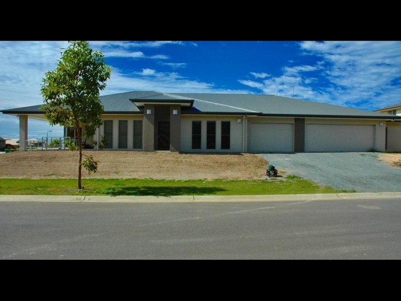 14 Magnetic Pl, Redland Bay QLD 4165