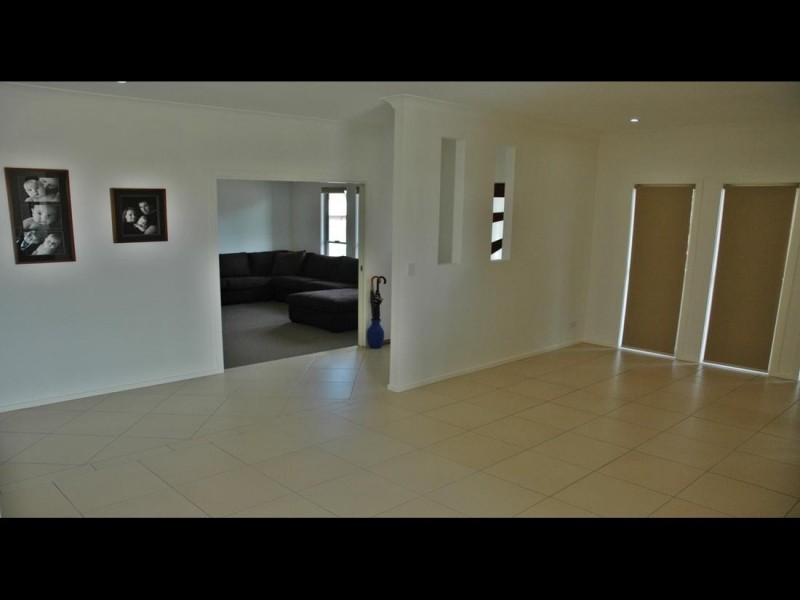 14 Magnetic Pl, Redland Bay QLD 4165