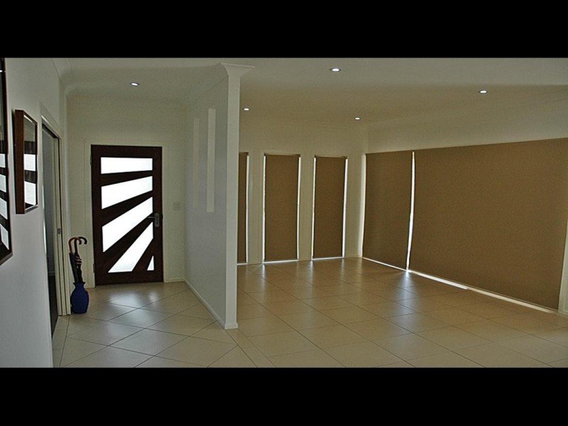 14 Magnetic Pl, Redland Bay QLD 4165