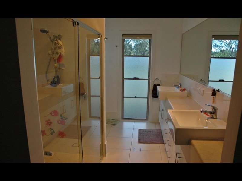 14 Magnetic Pl, Redland Bay QLD 4165