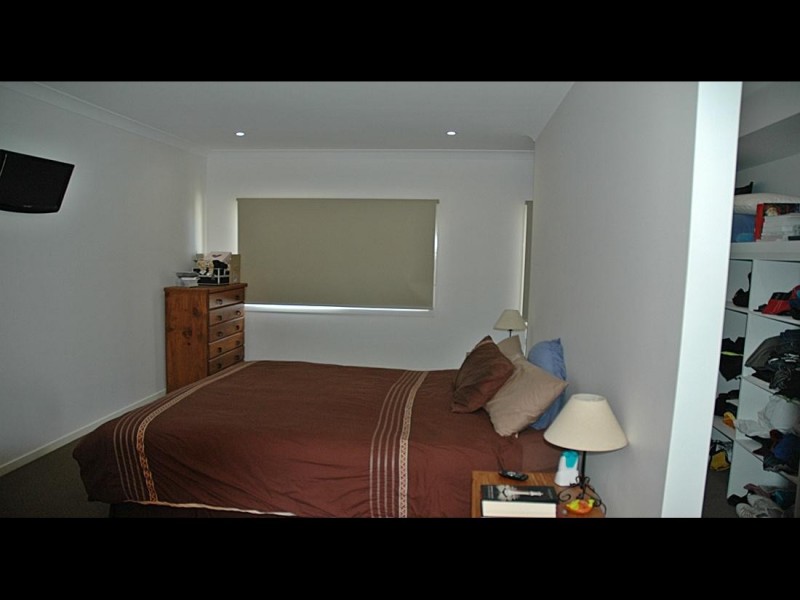 14 Magnetic Pl, Redland Bay QLD 4165