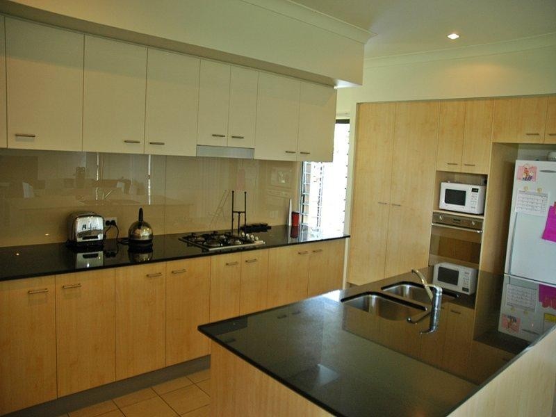 15 Hawksbury CR, Wakerley QLD 4154