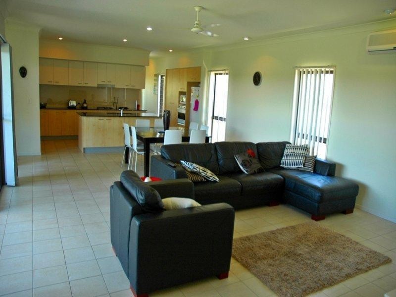 15 Hawksbury CR, Wakerley QLD 4154
