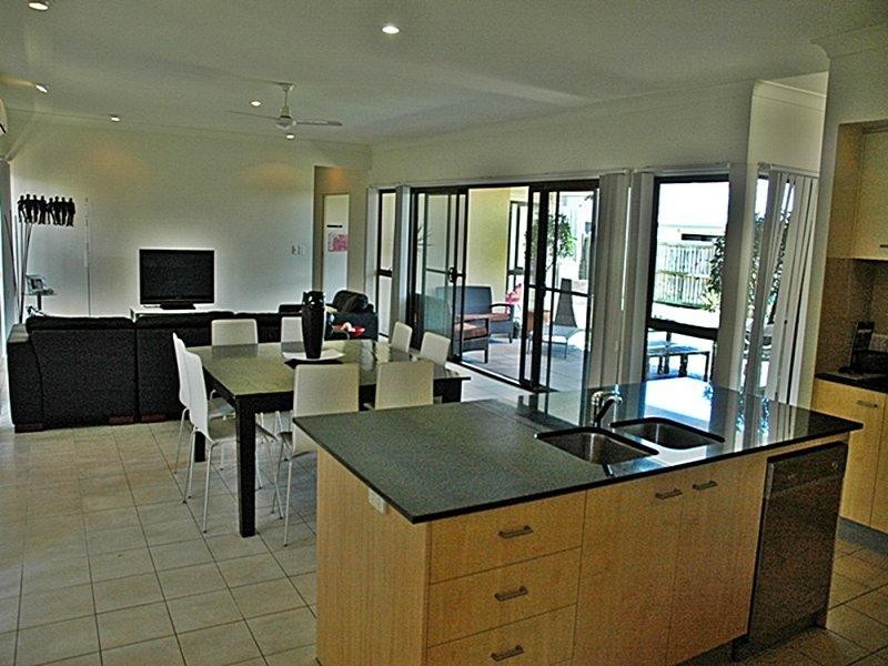 15 Hawksbury CR, Wakerley QLD 4154