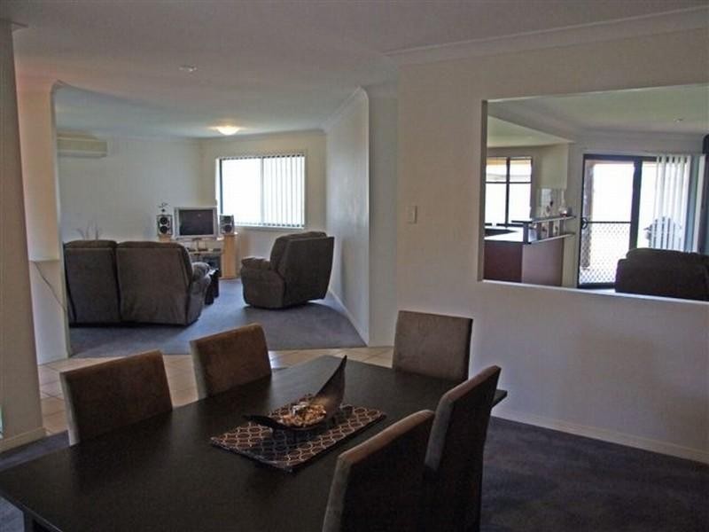 17 Attenborough CCT, Redland Bay QLD 4165