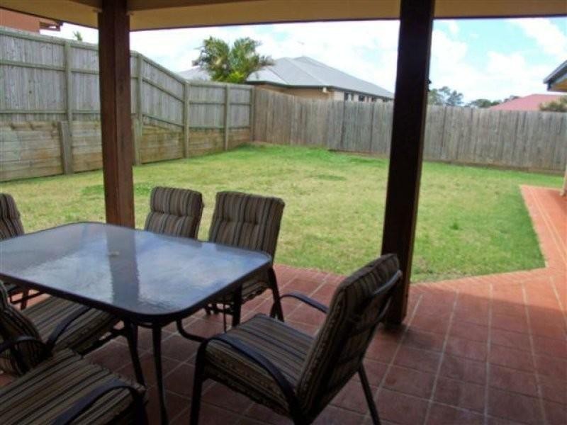 17 Attenborough CCT, Redland Bay QLD 4165