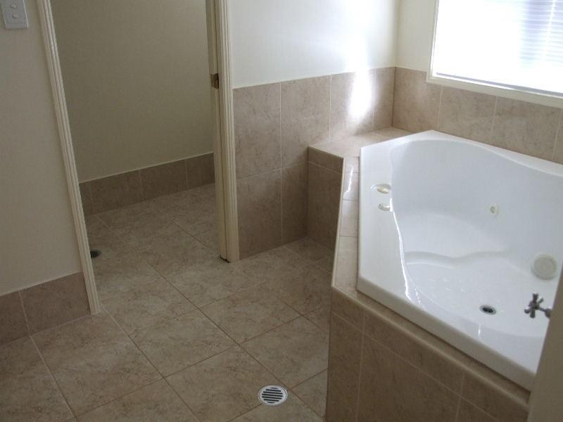 6 St Clair Court, Redland Bay QLD 4165