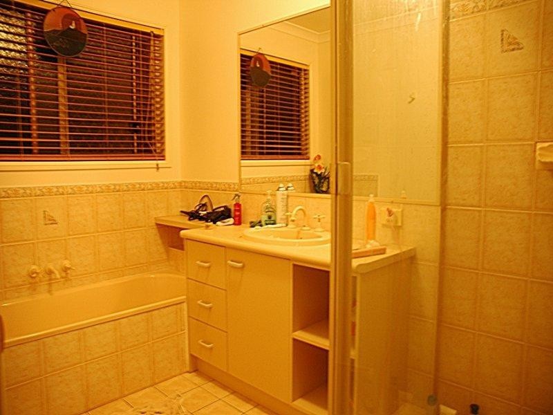 1 Links Court, Redland Bay QLD 4165