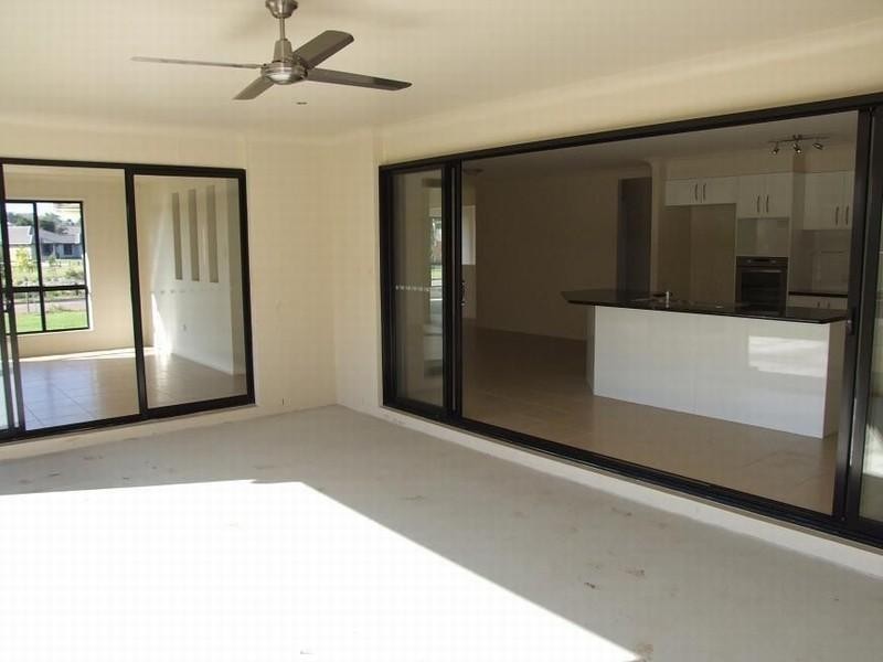 1 Mervyn Crescent, Redland Bay QLD 4165