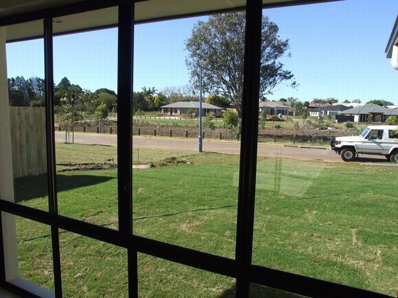 1 Mervyn Crescent, Redland Bay QLD 4165