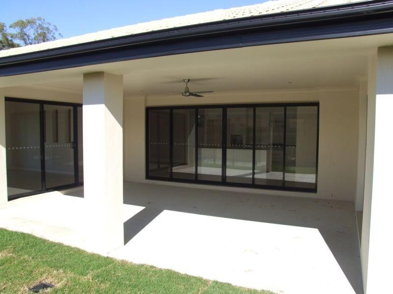 1 Mervyn Crescent, Redland Bay QLD 4165