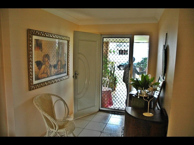 1 Viewfield St, Redland Bay QLD 4165