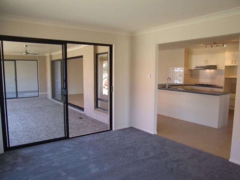 206 Pentecost Pl, Redland Bay QLD 4165