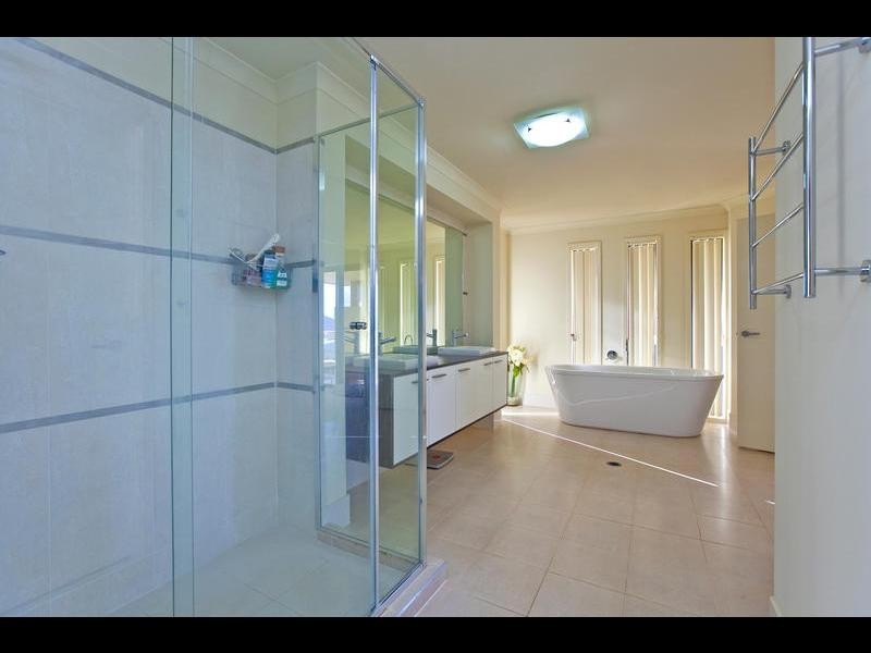 20 Bedarra St, Redland Bay QLD 4165