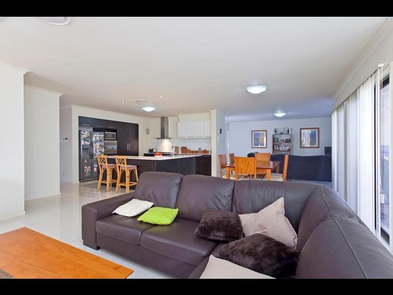 20 Bedarra St, Redland Bay QLD 4165