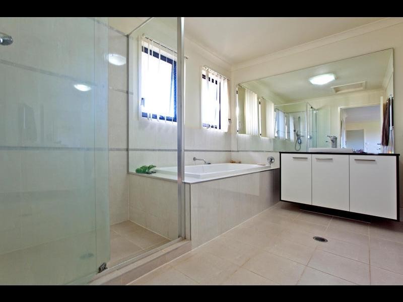 20 Bedarra St, Redland Bay QLD 4165