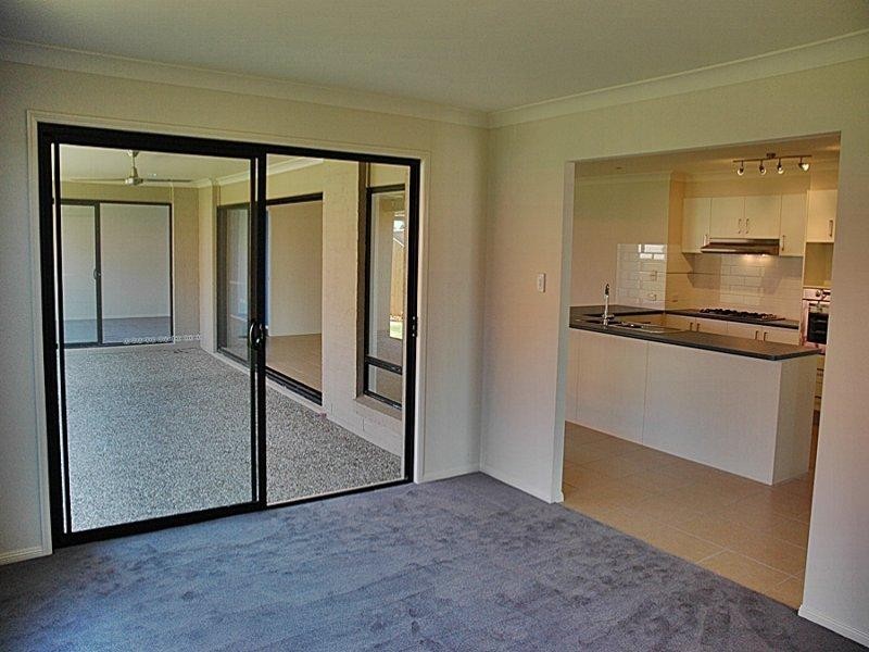 206 Pentecost Pl, Redland Bay QLD 4165