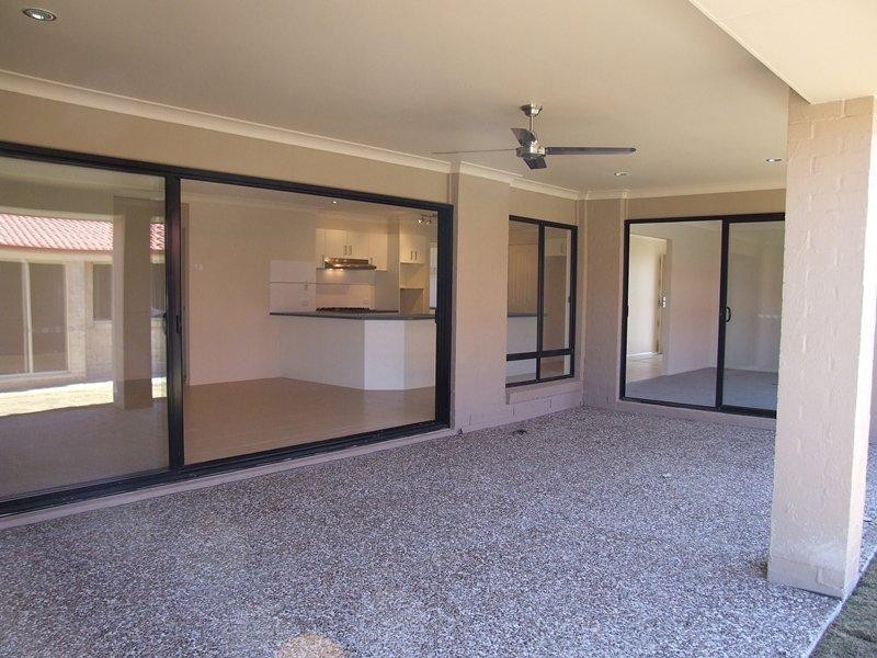 206 Pentecost Pl, Redland Bay QLD 4165