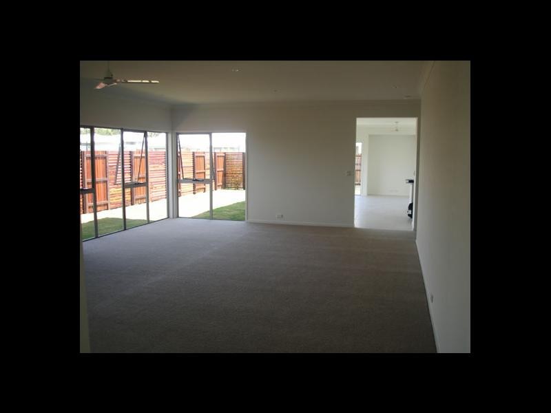 19 Franklin Street, Wakerley QLD 4154