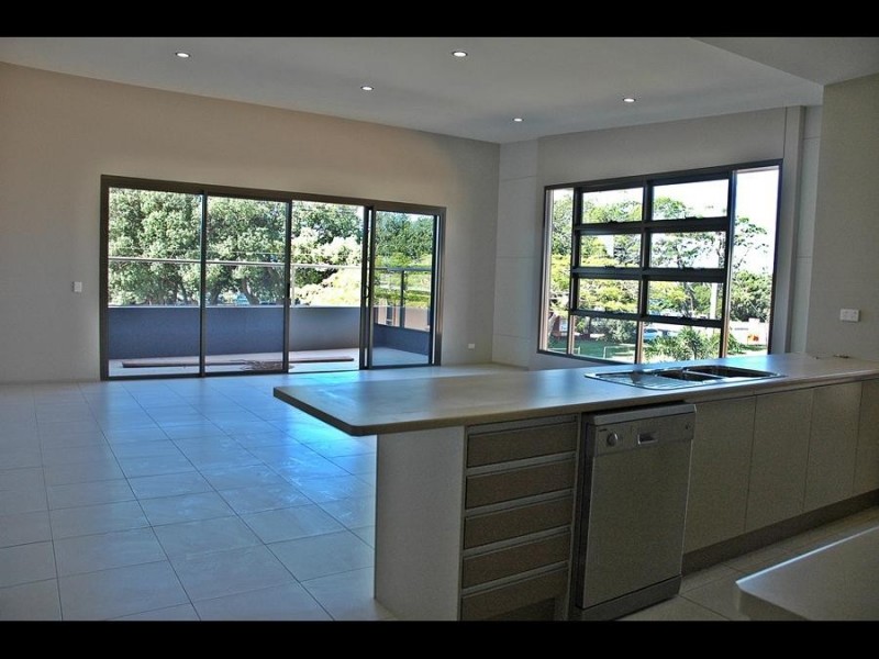 Unit 2 165 Broadwater Terrace, Redland Bay QLD 4165
