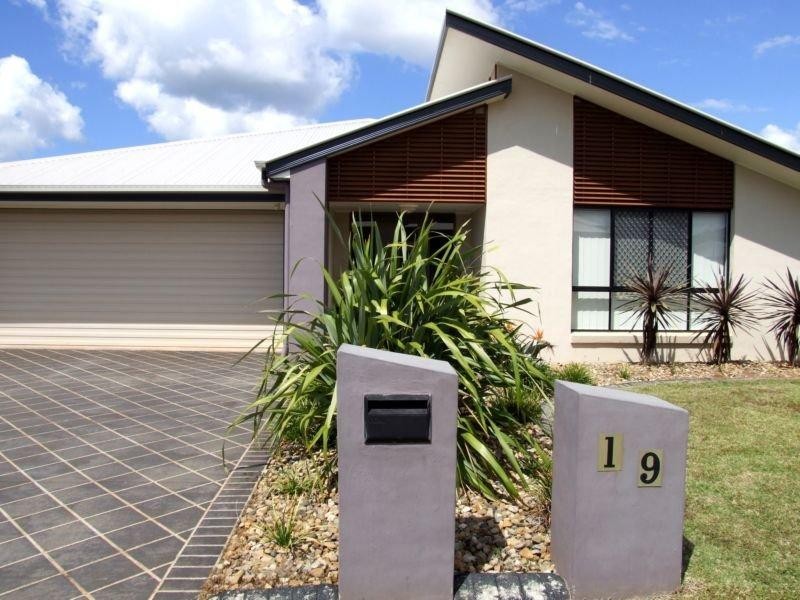19 Caswell Crescent, Redland Bay QLD 4165
