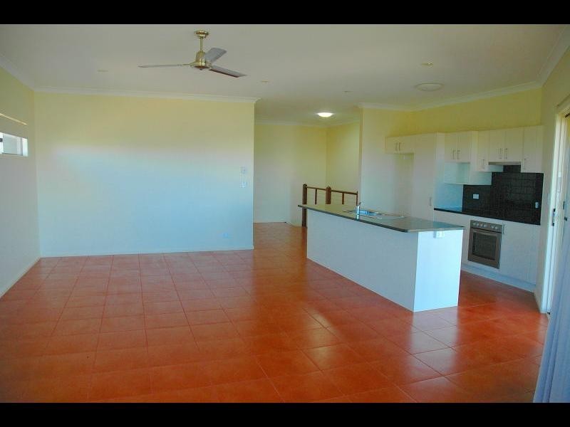 2/14 Irwin Place, Redland Bay QLD 4165