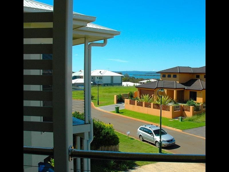 2/14 Irwin Place, Redland Bay QLD 4165