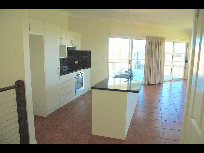 2/14 Irwin Place, Redland Bay QLD 4165