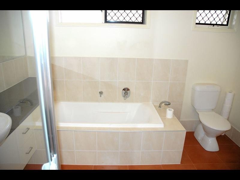 2/14 Irwin Place, Redland Bay QLD 4165