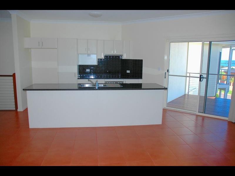 2/14 Irwin Place, Redland Bay QLD 4165