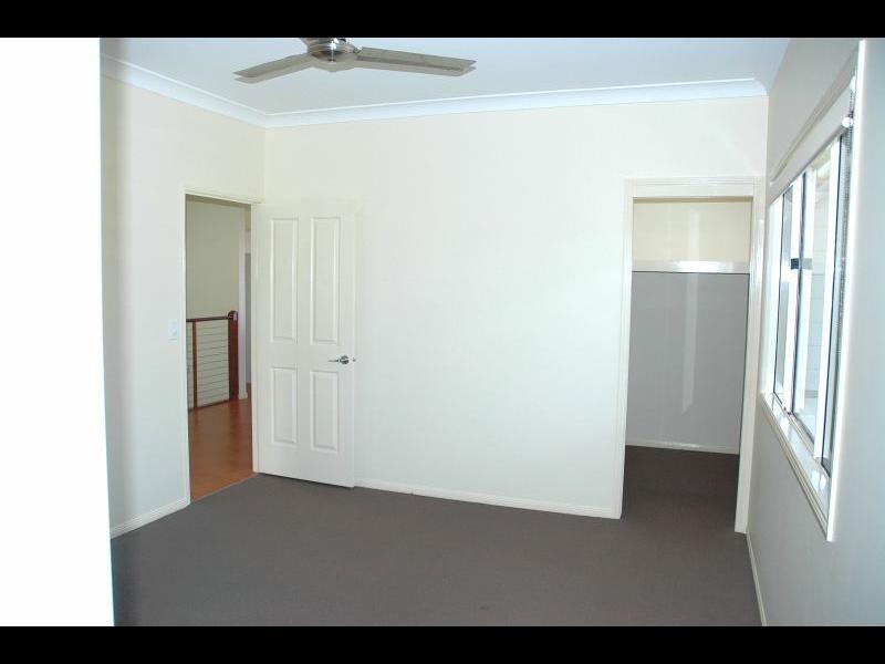 2/14 Irwin Place, Redland Bay QLD 4165