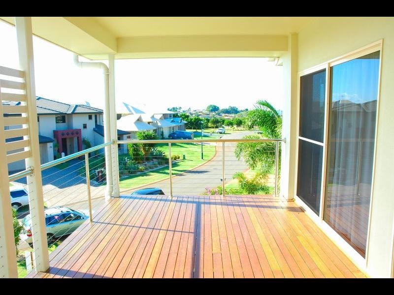 2/14 Irwin Place, Redland Bay QLD 4165