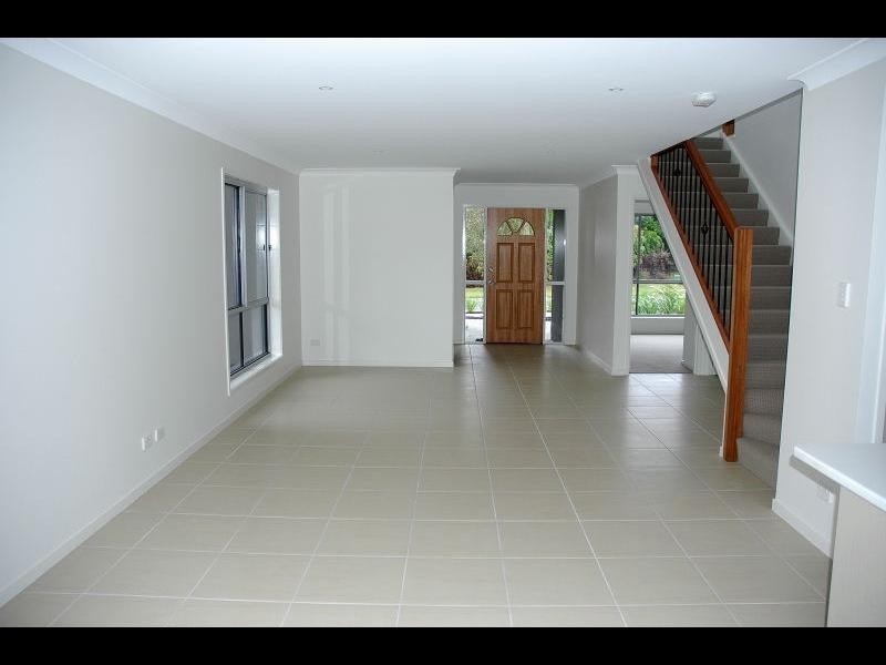 1/3 Kimbolton Drive, Redland Bay QLD 4165