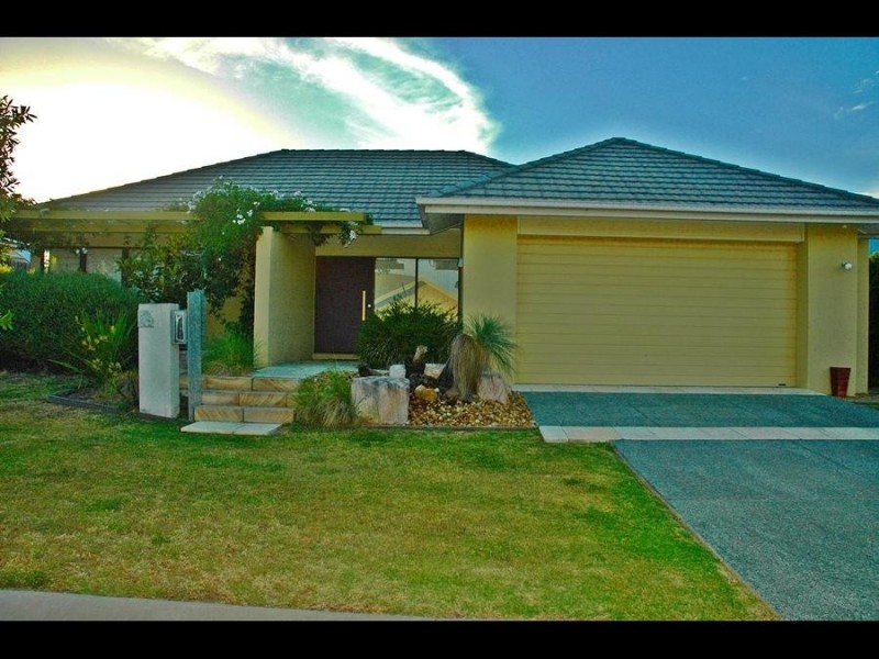 15 Hawksbury Crescent, Wakerley QLD 4154