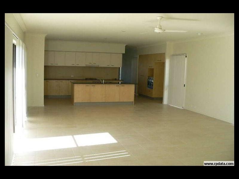 15 Hawksbury Crescent, Wakerley QLD 4154