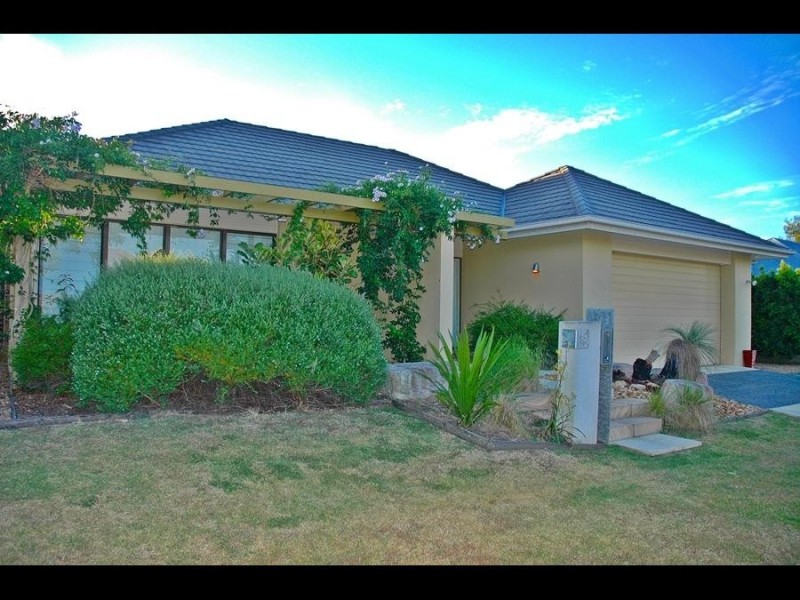 15 Hawksbury Crescent, Wakerley QLD 4154