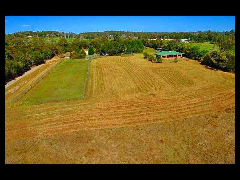 27 Double Jump Rd, Redland Bay QLD 4165