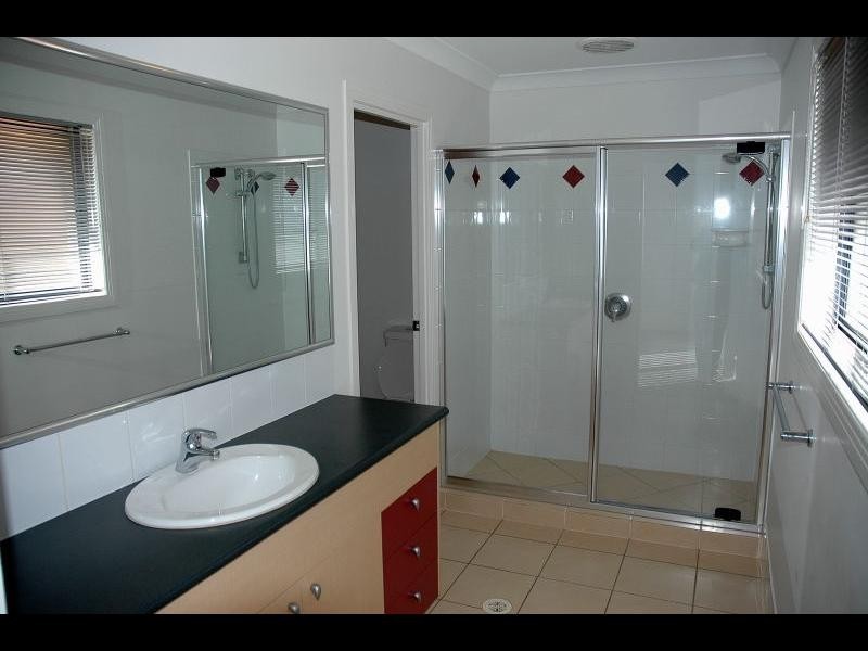 17 Attenborough Circuit, Redland Bay QLD 4165