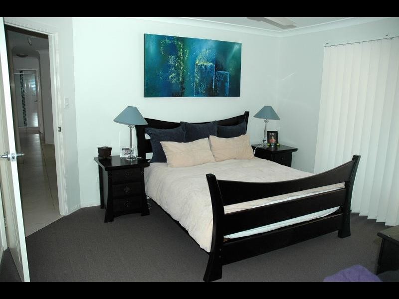68 Ebony Crescent, Redland Bay QLD 4165