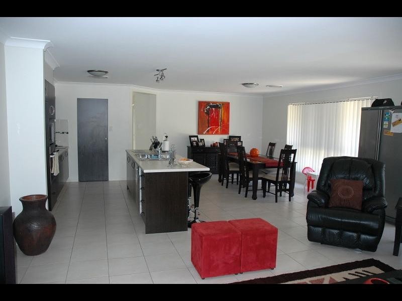 68 Ebony Crescent, Redland Bay QLD 4165