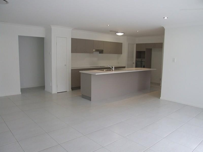 2 Stella Ct, Redland Bay QLD 4165