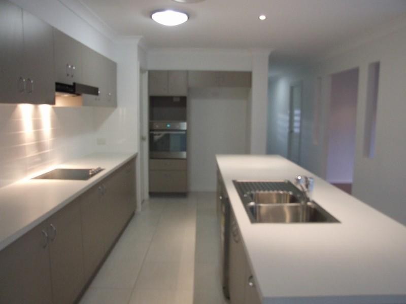 2 Stella Ct, Redland Bay QLD 4165