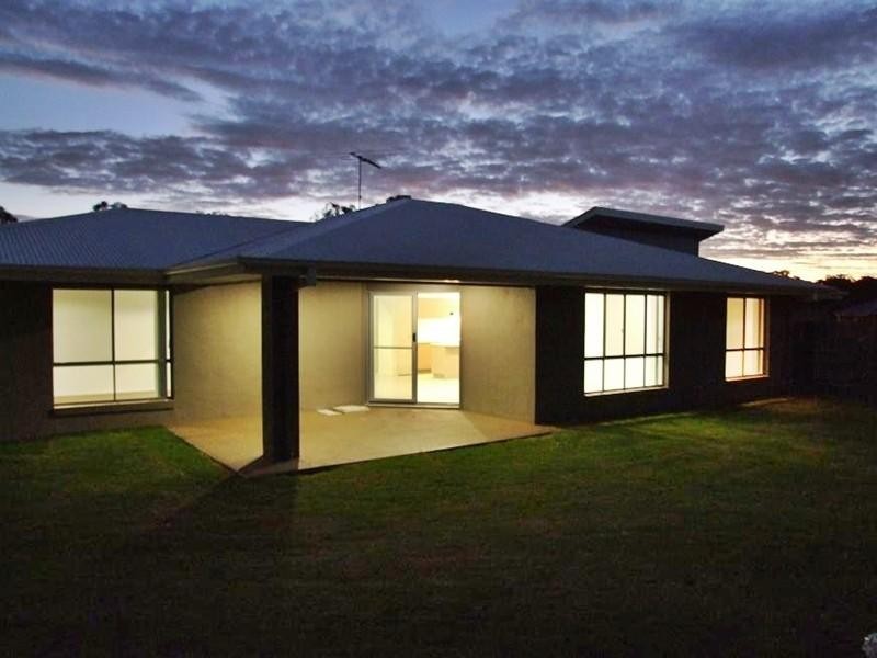 2 Stella Ct, Redland Bay QLD 4165