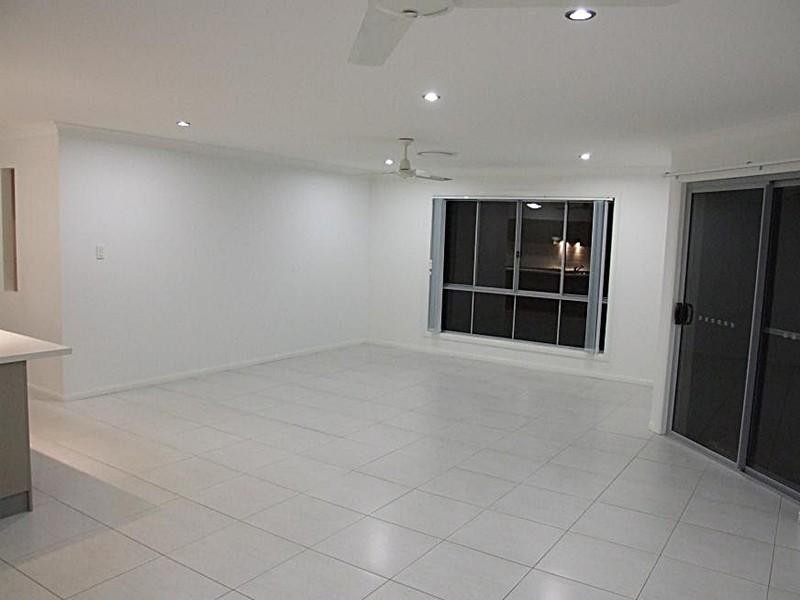 2 Stella Ct, Redland Bay QLD 4165