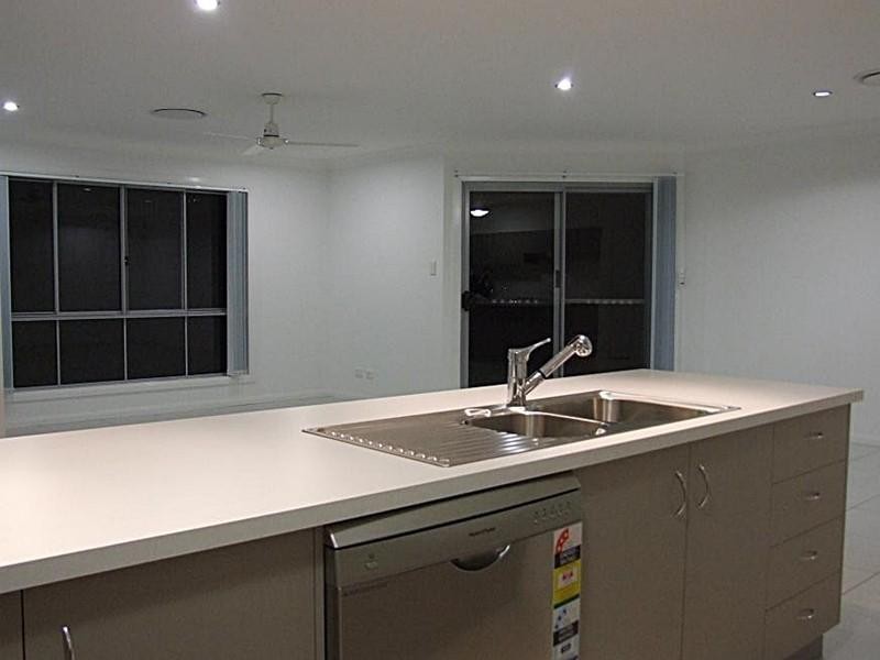 2 Stella Ct, Redland Bay QLD 4165